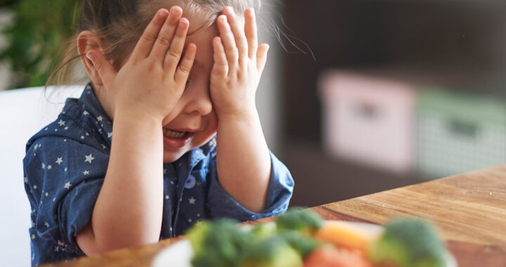 Meno della metà dei bambini italiani consuma frutta quotidianamente. Il declino della Dieta Mediterranea tra i più giovani